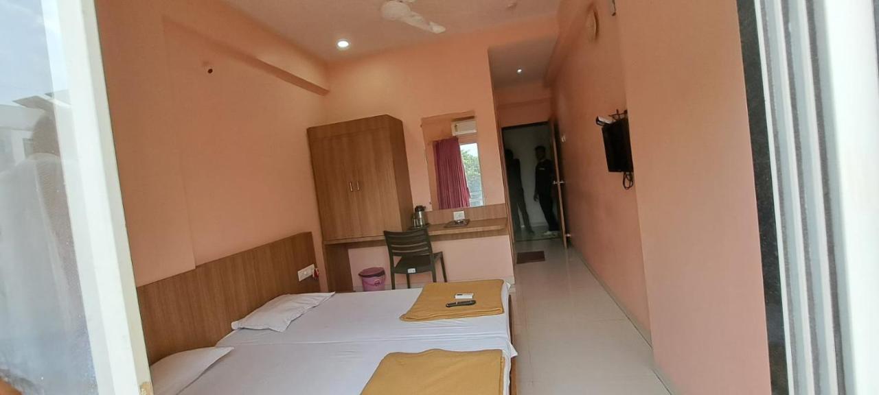 Hotel Aaditya Palace Bhusāwal Extérieur photo