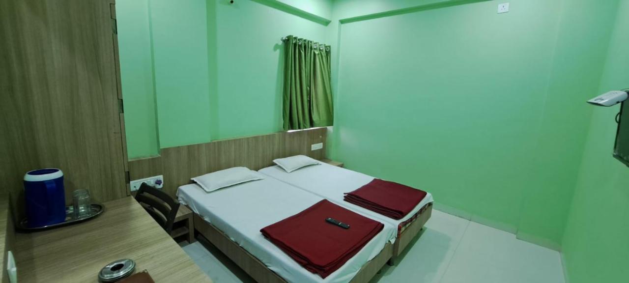 Hotel Aaditya Palace Bhusāwal Extérieur photo
