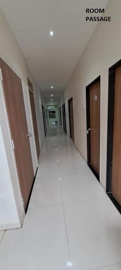 Hotel Aaditya Palace Bhusāwal Extérieur photo