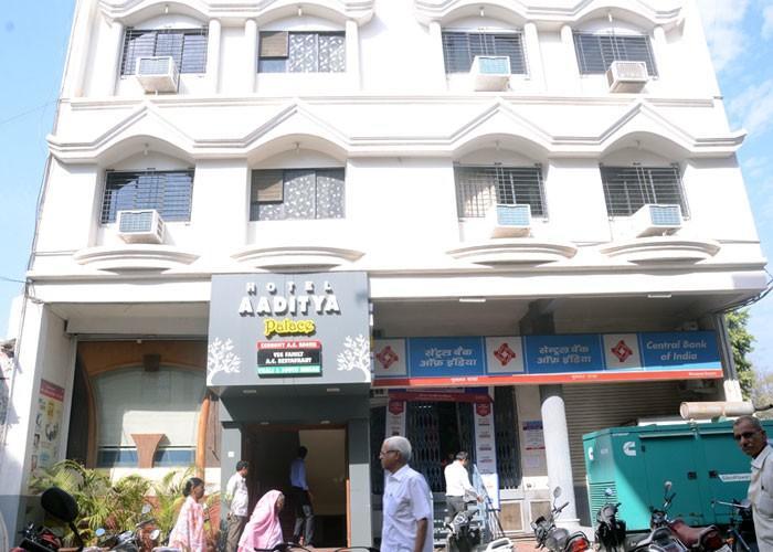 Hotel Aaditya Palace Bhusāwal Extérieur photo