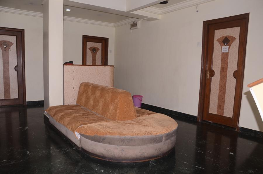 Hotel Aaditya Palace Bhusāwal Extérieur photo