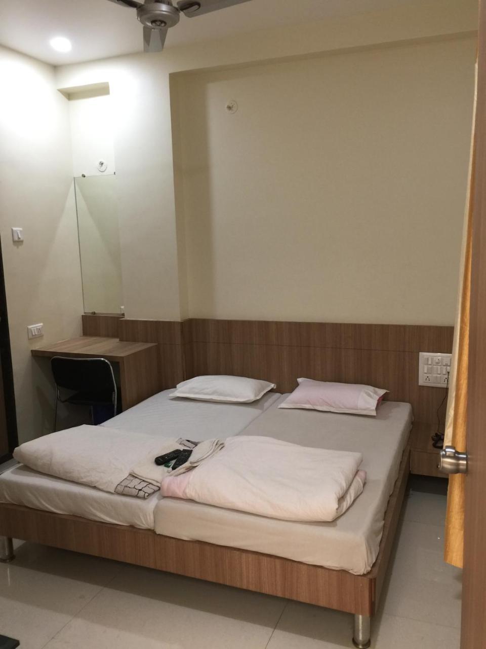 Hotel Aaditya Palace Bhusāwal Extérieur photo