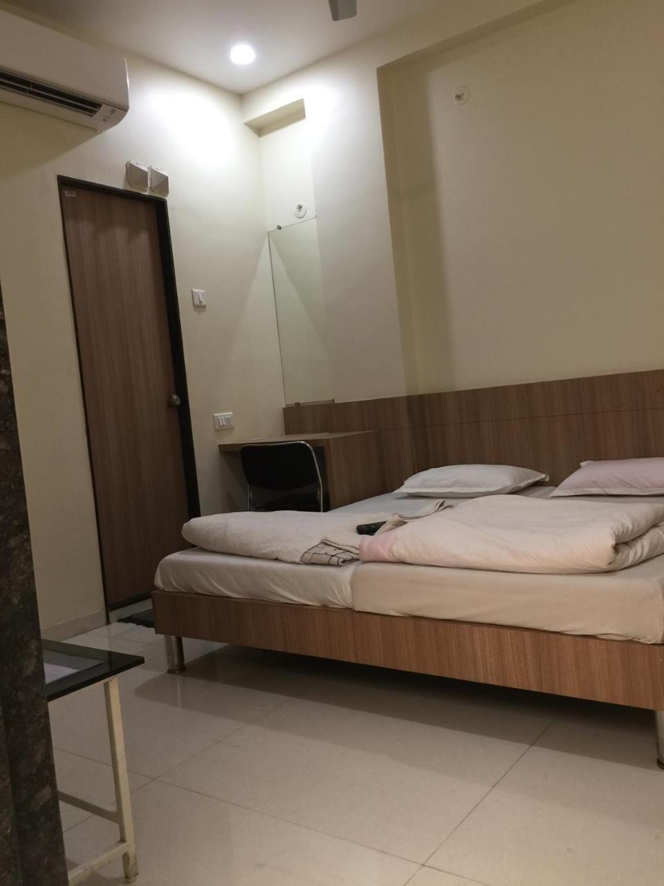 Hotel Aaditya Palace Bhusāwal Extérieur photo